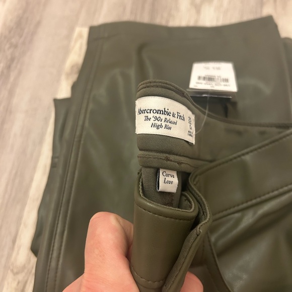 Abercrombie and Fitch womens leather 90s wide leg 25(0) short Curve love - Picture 5 of 7